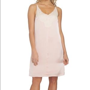 1.State - SZ M Lace Detail Shift Dress